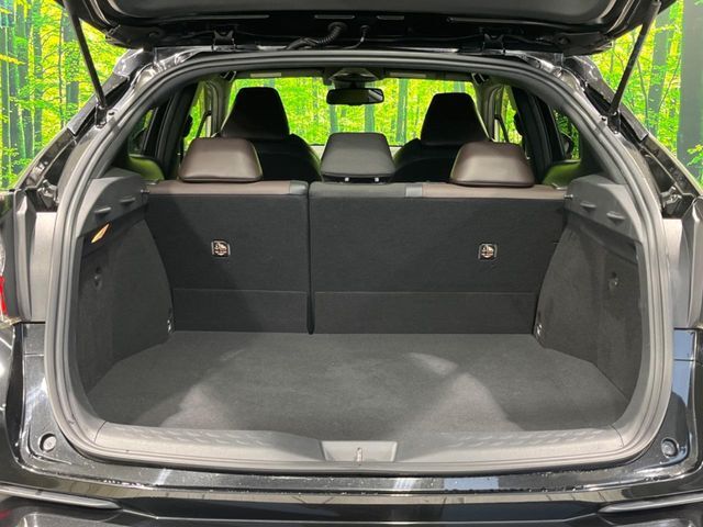 積み下ろしのしやすいデッキにはたっぷりと荷物を積み込んでいただけます。遊びから仕事まで、様々なシーンで頼れます♪
