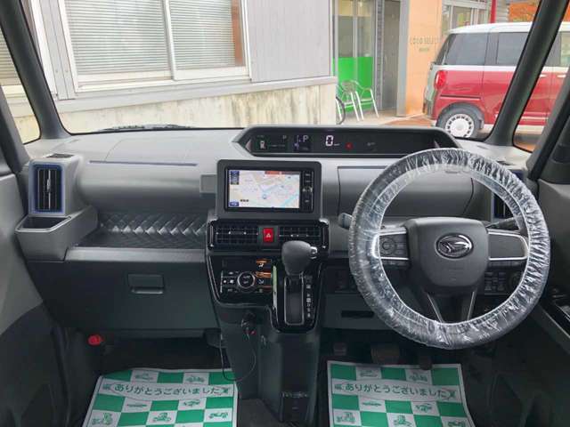 メーターやシフトレバー、スイッチ位置など運転席回りの配置はしっくりいきたいものですね！まずは座ってチェックしてみてください♪