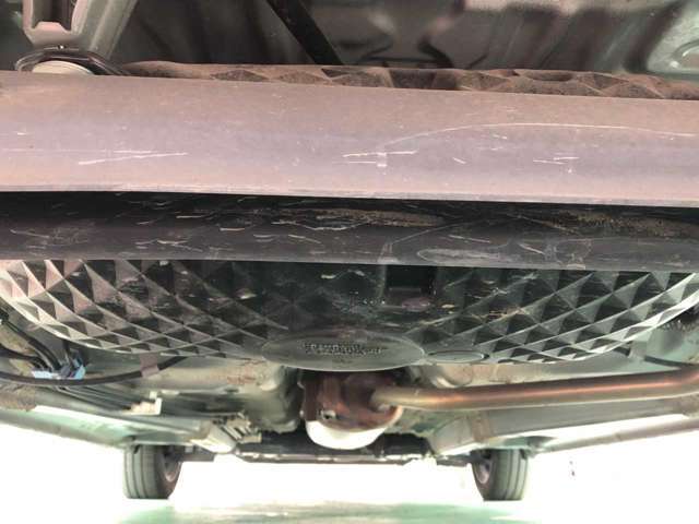 見えない下回りもリフトにあげてチェック済み！安心してお乗り頂けます！