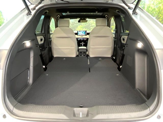 普段のお買い物や通勤、送迎等に十分な荷室スペースを確保しております。セカンドシートを倒すと、大きな荷物の積載も可能です♪
