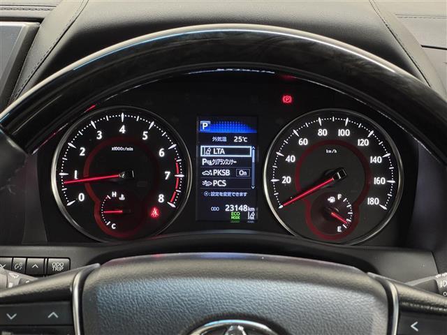 【メーターまわり】ドライバーから見やすい位置にあって安全運転に寄与します。マルチインフォメーションディスプレイでは、クルマに関する情報の確認はもちろん、各種安全機能・装備のON/OFFも設定可能。