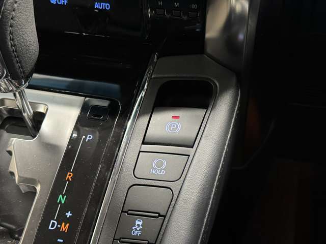 【電動パーキングブレーキ＆ブレーキホールド】 スイッチを入れると、信号待ち等で停車時、ブレーキを離しても自動でブレーキが効いた状態になり、指先の簡単操作でパーキングブレーキの作動や解除が可能です！！！