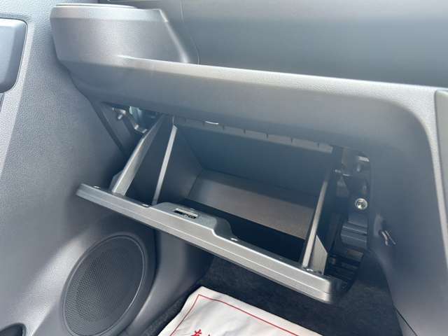 収納スペースがたくさんある車両です！！！
