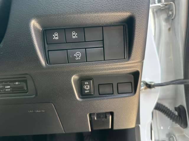 【ネットに掲載されている支払い総額がすべて】　見積り問合せ時に表示総額よりも大幅に金額UPしている、といった経験はございませんか？当店の『支払総額』は『消費税込みの店頭納車価格』です。ご安心ください。