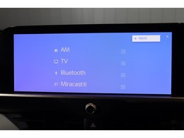 純正ディスプレイオーディオを装備。Bluetooth対応でお手持ちのスマートフォンからお気に入りの音楽の再生も可能。