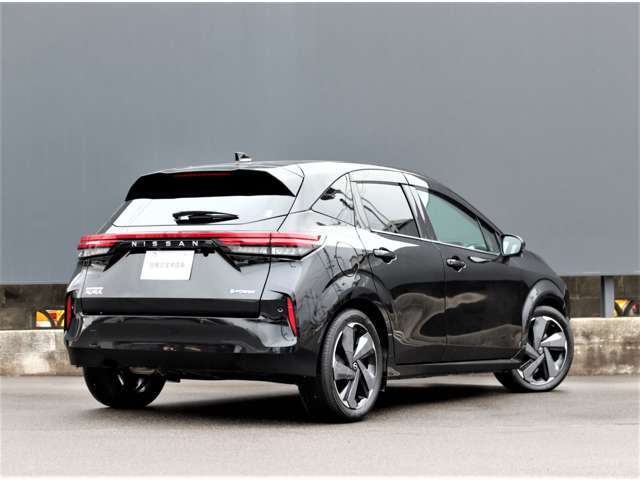 この度は、長野日産自動車　柳原店の「オーラ」をご検討頂き誠に有難う御座います。当店イチオシのお車です。ご不明点やお見積もり、ご質問など御座いましたらお気軽にお問合せください。