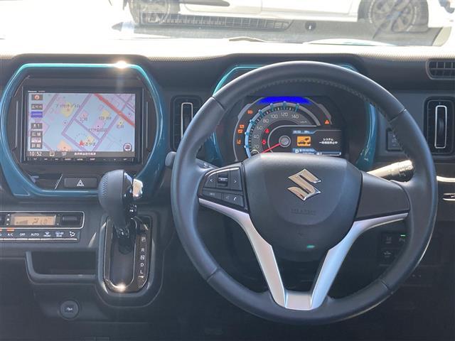 【CARMATEドライブレコーダー】走行中の車内外を360°撮影することができるので、通常のドラレコでは撮りきれない横方向からの突然の飛び出しや、後方からの無理な追い抜きなども逃さず記録します。