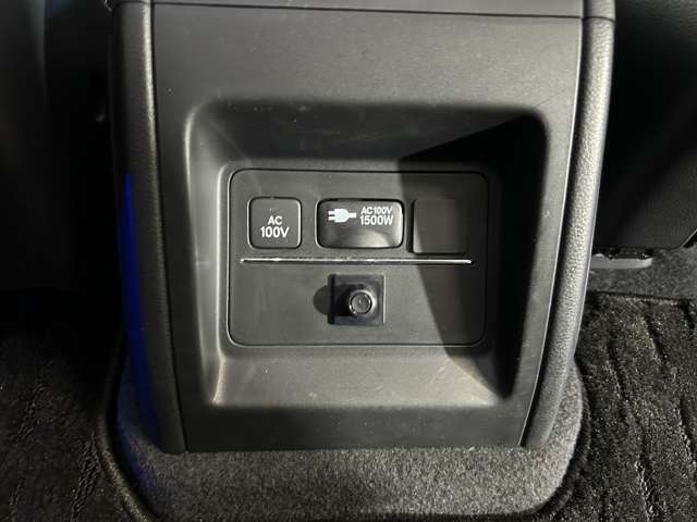 【AC100V/AC100W】電化製品などの電子機器をコンセントに繋いで使用することが可能です！！キャンプなどのアウトドア時に非常に便利です♪