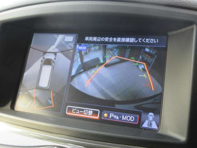 ★ガイドライン機能付きのリヤカメラ装備されておりますので、後退時にとても便利です。