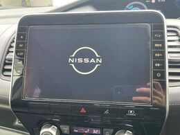 【純正9型ナビ】人気の純正ナビを装備しております。ナビの使いやすさはもちろん、オーディオ機能も充実！キャンプや旅行はもちろん、通勤や買い物など普段のドライブも楽しくなるはず♪