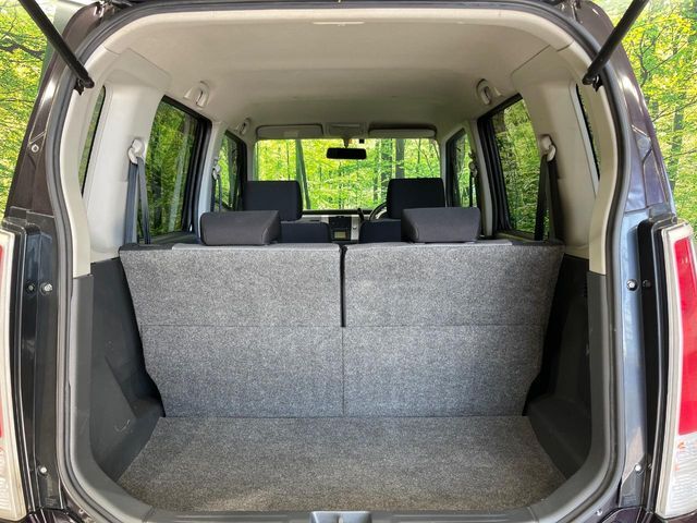 普段のお買い物や通勤、送迎等に十分な荷室スペースを確保しております。セカンドシートを倒すと、大きな荷物の積載も可能です♪