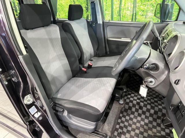 運転席シート廻りは使用感も少なく、良好な状態となっています。丁寧に使われていたことがよくわかりますね。