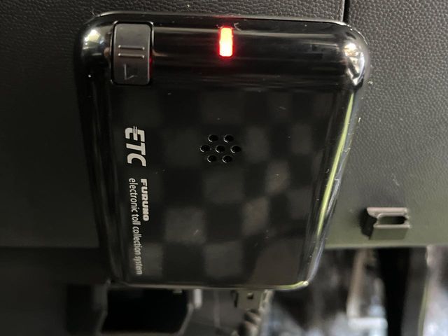 【ETC】高速道路の料金所をストレスなく通過！話題のスポットやサービスエリアに多い「スマートIC」利用時は必須のアイテムです。当店でセットアップを実施、ご納車当日からすぐにご利用いただけます！