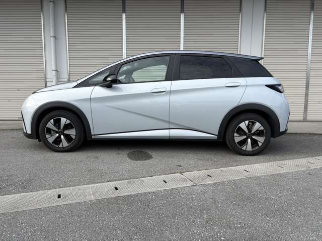 こだわりのプレスライン。金型は日本製です