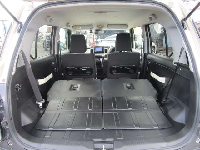 シートアレンジをすることで荷室を広げることができます。