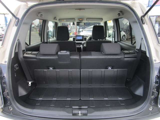 トランクルームも広々していますので、お出かけでもたくさん荷物が収納可能です。大きい買い物にも十分なスペースがあります☆