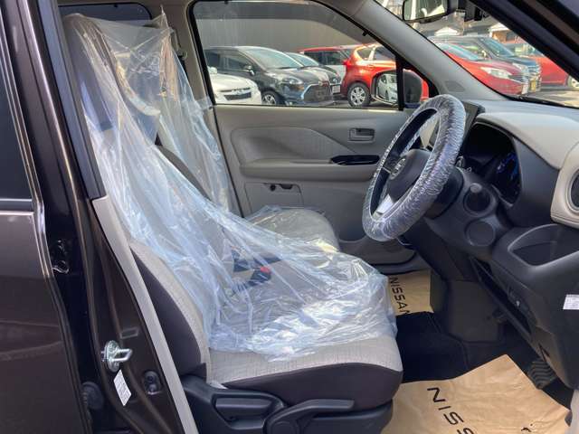 ◆◆◆ドライバーのかたと助手席のかたが座るシートです。実際お座りいただくのが、分かりやすいと思います。お気軽にご来店ください！