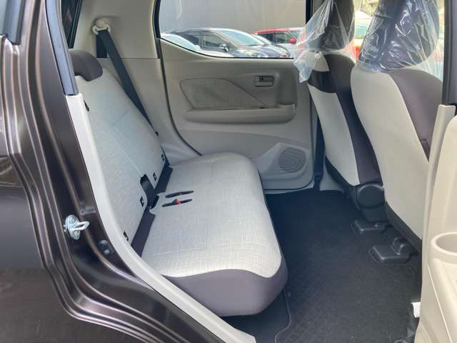 ◆◆◆後部座席も当然、綺麗・清潔に仕上げております。内装の綺麗なお車は気持ちが良いですし、コンディションのいい車が多いです。前のユーザーが丁寧に使っていた証拠です。
