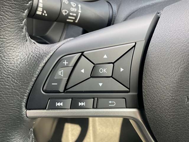 ナビ操作も簡単なステアリングスイッチ搭載車！