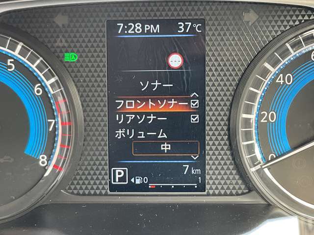【ソナー】車両が障害物に近づくと、警告音で知らせてくれる機能です。