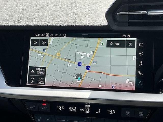 ●MMIナビゲーション『高解像度カラーディスプレイに、Bluetooth（R）接続によるハンズフリー通話機能を搭載しています。』