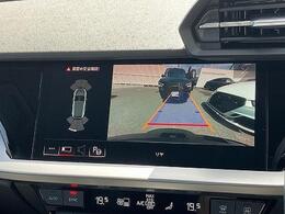 ●リアビューカメラ『入車経路を算出し、ガイドラインと補助線をディスプレイに表示します。同時にバンパーに内蔵のセンサーが障害物を感知し音で注意を促します。後方の死角も安心していただけます。』