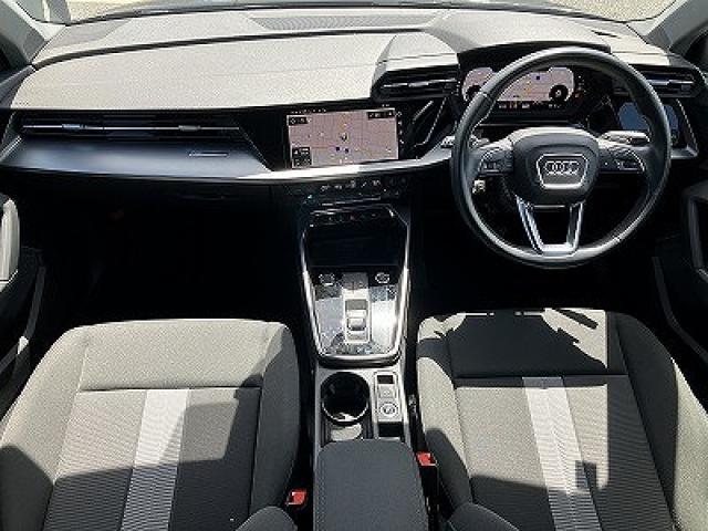●【認定中古車】Audi専門のテクニシャンが、100項目にもおよぶ精密な点検を実施。すべてをクリアしたAudi車のみが対象となります。