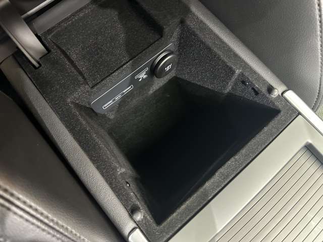 ご遠方の場合でも、下取り車両の金額を概算でお出しすることは可能でございます。車検証をお手元に、走行距離をご確認の上お問い合わせくださいませ。