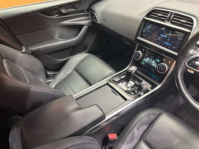 輸入車ディーラー採用のドライブレコーダーも選べます。万が一の事故の際のお守りとしていかがでしょうか？その他様々なオプションをご用意しております。