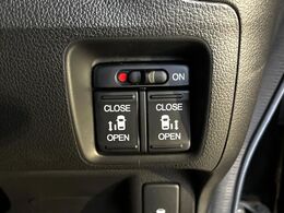 【パワースライドドア】スマートキーや運転席のスイッチでスライドドアの開閉が可能♪電動だから力を入れてドアを開ける必要が無く、小さいお子様でも、重い荷物を持っている時もラクに開け閉めできます♪