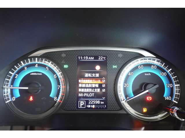 大きく視認性の良いスピードメーターです！