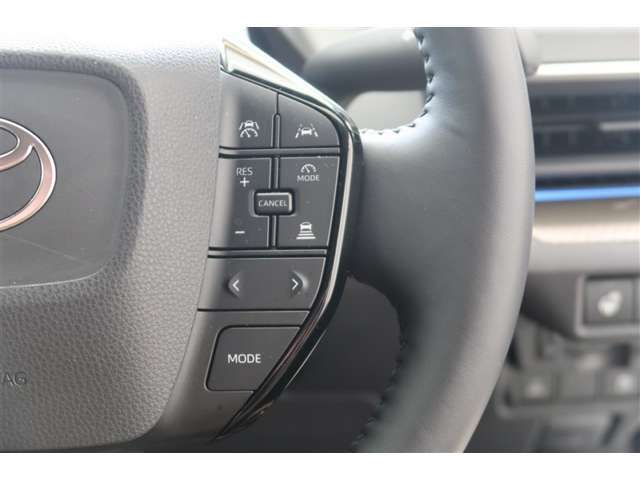 【レーダークルーズコントロール】アクセルペダルを踏まなくても、車間制御モードでは、先行車の車速変化に合わせた追従走行を行い、自動的に加速・減速・停止をします。