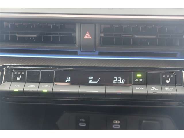 【シートヒーター】運転席、助手席ともにシートヒーター装備です。寒い朝、車内が暖まるのを待たずに快適に出発できます♪気持ちよく1日が始まります。