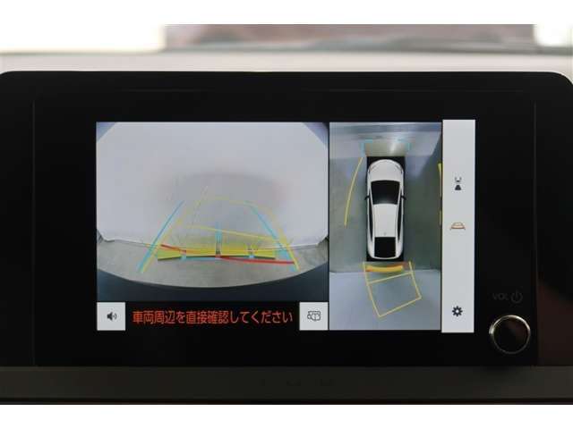 【パノラミックビューモニター】クルマの斜め後ろや真横など、目が届きにくい箇所も確認できるため、いち早く障害物に気が付くことができて安心ですね♪