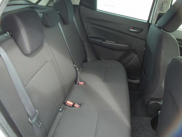 ご覧のように後席にも大人3名様がお座りいただけます☆