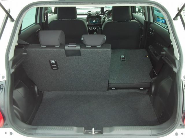 ご利用状況に応じてリヤシートを片側ずつ倒せます☆