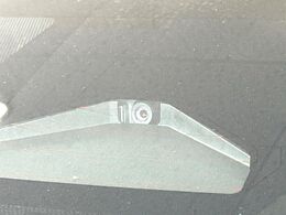 【トヨタセーフティセンス】走行中に前方の車両等を認識し、衝突しそうな時は警報とブレーキで衝突回避と被害軽減をアシスト。より安全にドライブをお楽しみいただけます。