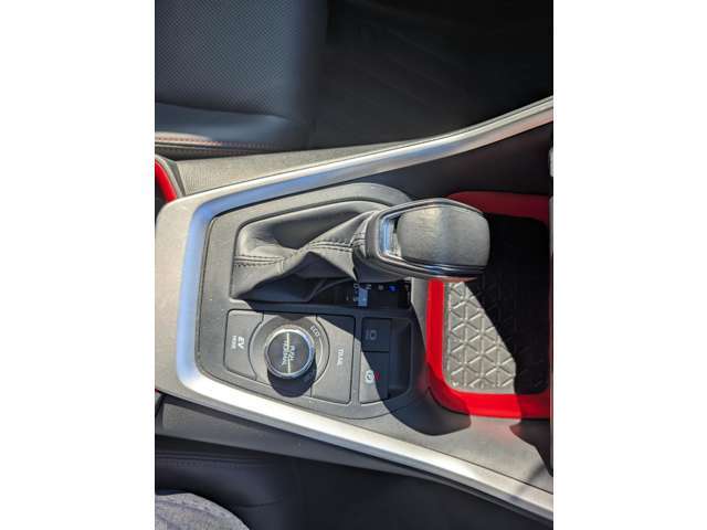 ☆仕入担当者、商品管理センター、販売担当者らの3重の厳しいチェックをクリアした高品質車を展示しております。ご遠方のお客様も安心してご検討頂けます☆