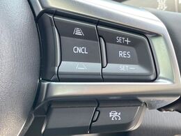 【マツダ・レーダークルーズコントロール】高速道路での長距離走行が楽に！自動で速度を保つクルーズコントロールが、衝突軽減システムと連携し、前方の車両を感知して車間を保つように速度調節してくれます！！