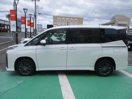 店頭にて既に成約となっている場合もありますので、まずはお電話にて在庫の確認をお願いします。【0178-22-2237】