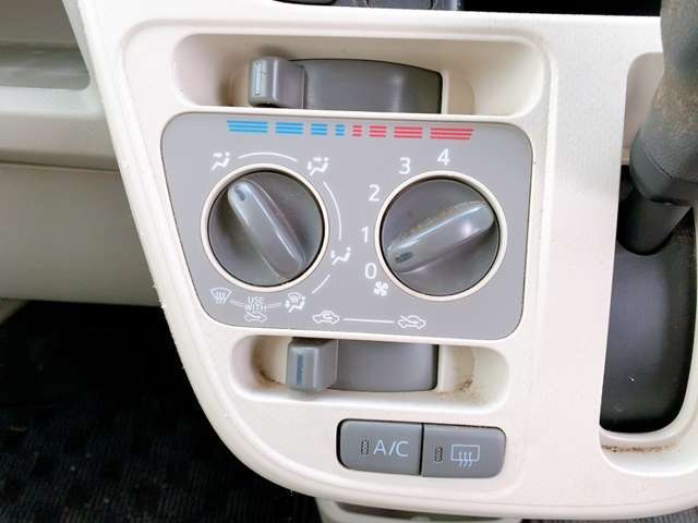 必需品のエアコン付き♪温度調節も簡単操作となっております！