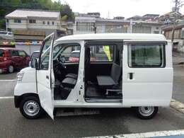 走行18.700キロ　ナビ　TV