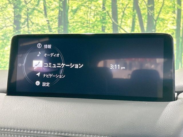 【10.25インチマツダコネクト】車内の雰囲気にマッチした大型ディスプレイ。スマホ接続でのナビ使用やBluetooth再生等、様々な機能が楽しめます。直感的なダイヤル操作が可能で、使い勝手も良好です。