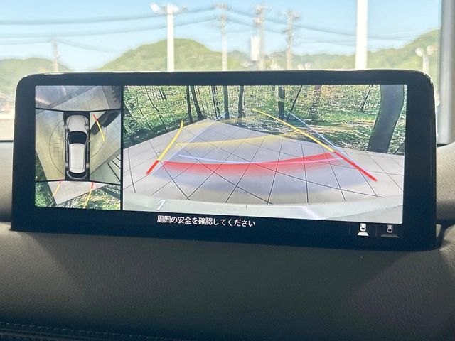 【360°ビューモニター】専用のカメラにより、上から見下ろしたような視点で360度クルマの周囲を確認することができます☆死角部分も確認しやすく、狭い場所での切り返しや駐車もスムーズに行えます。