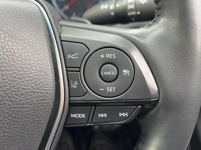 【レーダークルーズコントロール】高速道路での長距離走行が楽に！！自動で速度を保つクルーズコントロールが、衝突軽減システムと連携し、前方の車両を感知して車間を保つように速度調節してくれます！！