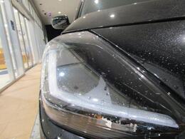 LEDヘッドライト装着車両です。