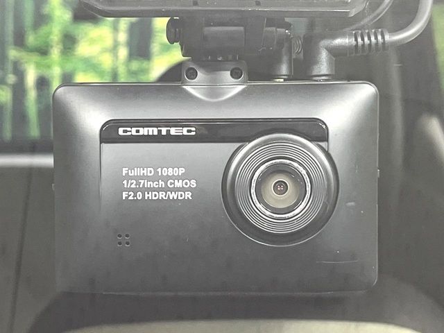 【ドライブレコーダー】安心・安全なカーライフに必須のドライブレコーダーを装備！走行中はもちろん、あおり運転や事故に遭遇した際の状況も映像で記録し、万一のリスクに備えます。