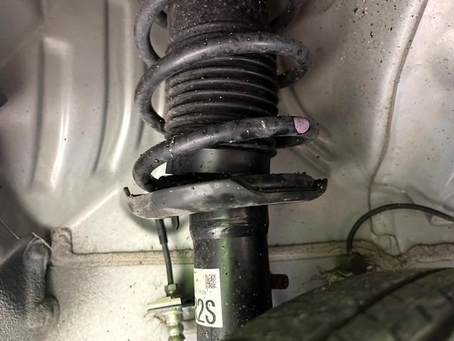 お車を安心してお乗りいただく為には、足回りの定期点検が欠かせません。サービスサポート（有償保証）では無料点検もご提供しており、安心のカーライフをお過ごしいただけるサポート体制が整っています。