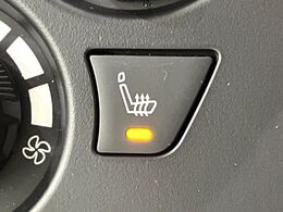 【シートヒーター】寒い日に重宝するシートヒーター！エアコンより早く温まってくれるので寒がりの人も安心ですね♪エアコンの温風は乾燥するから苦手、という方にもをおすすめです。