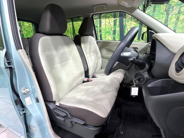 運転席シート廻りは使用感も少なく、良好な状態となっています。丁寧に使われていたことがよくわかりますね。